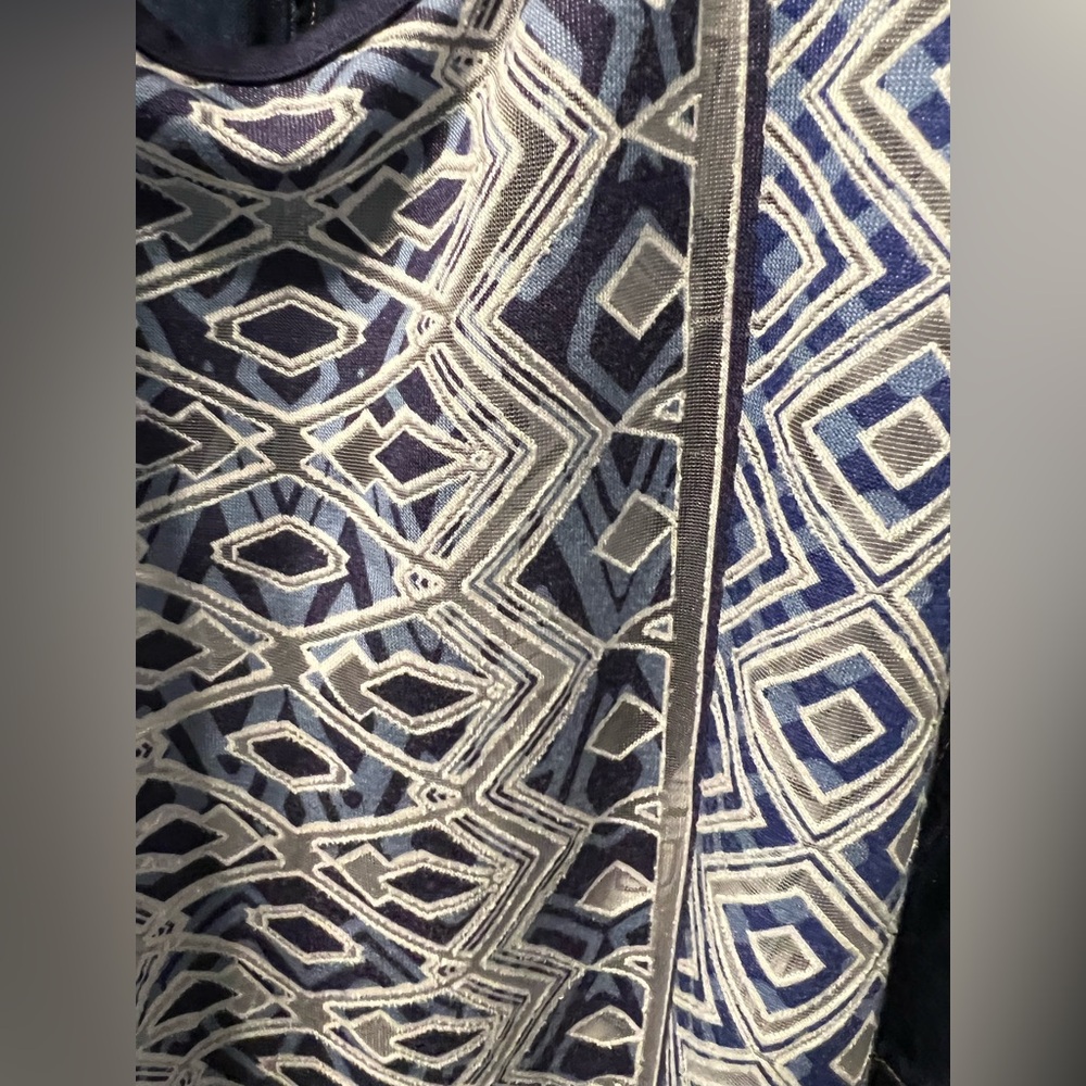 ❤️Cato Blue and White Patterned Tank Top - Picture 2 of 5